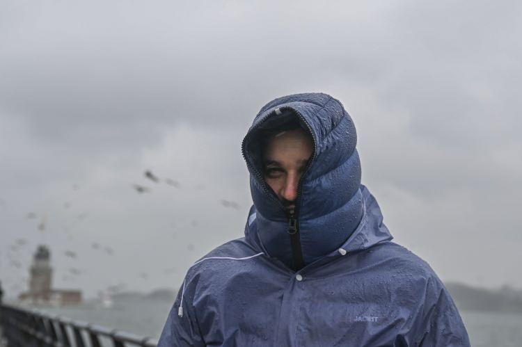 <p><strong><span style="color:rgb(178, 34, 34)">İŞTE İL İL 10 ŞUBAT HAVA DURUMU</span></strong></p>

<p><strong>MARMARA</strong></p>

<p><br />
Par&ccedil;alı ve &ccedil;ok bulutlu, Balıkesir, Bursa, Bilecik &ccedil;evreleri ile &Ccedil;anakkale'nin doğusu, İstanbul, Kırklareli ve Kocaeli'nin kuzey il&ccedil;elerinin yağmur ve sağanak yağışlı ge&ccedil;eceği tahmin ediliyor. R&uuml;zgarın; kuzey ve kuzeydoğu y&ouml;nlerden kuvvetli olarak (50-70 km/saat) esmesi bekleniyor.</p>
