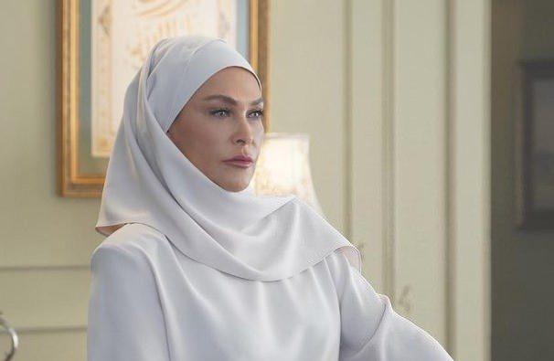 <p><span style="color:#FF0000"><strong>SOSYAL MEDYADA ELEŞTİRİ YAĞMURUNA TUTULDU</strong></span></p>

<p><strong>Baş&ouml;rt&uuml;s&uuml;ne aksesuar muamelesi yapan Avşar'ın bu s&ouml;zleri sosyal medyada tartışma konusu oldu.</strong></p>
