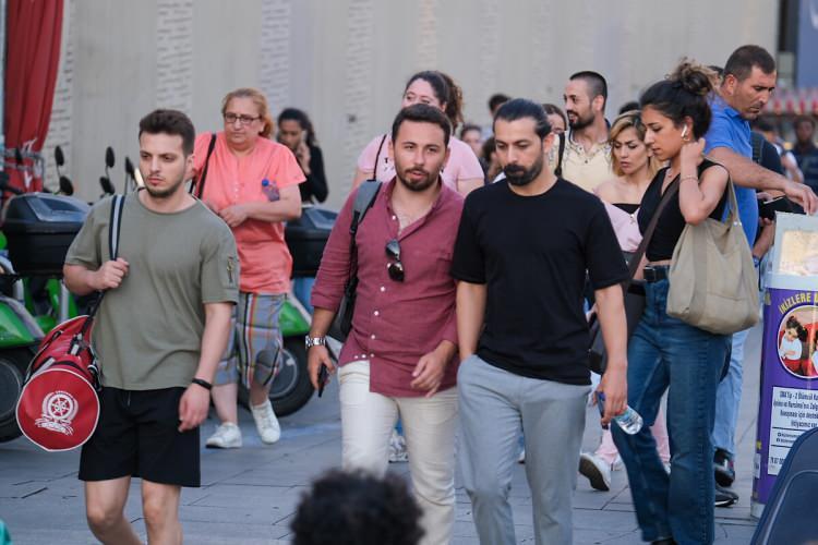 <p><span style="color:#B22222"><strong>7- ŞIRNAK -</strong></span></p>

<p>45 bin 081</p>

<p>&nbsp;</p>
