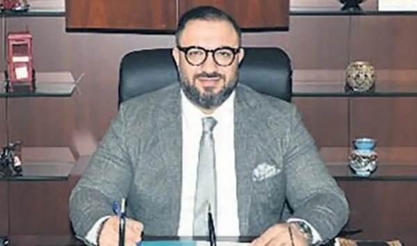 <p><span style="color:#B22222"><strong>ALİCAN ABACI:</strong></span> Belediye başkan yardımcısının d&uuml;ğ&uuml;n masrafları i&ccedil;in &uuml;&ccedil;&uuml;nc&uuml; kişilerin hesaplarına paralar g&ouml;nderildi ve kendisine l&uuml;ks bir ara&ccedil; hediye edildi. Aktaş, aracın halen Abacı'nın eşi tarafından kullanıldığını ve t&uuml;m dekontların dava dosyasında mevcut olduğunu s&ouml;yledi.</p>

<p><strong><font color="#b22222">ARA&Ccedil; TALEBİ:</font>&nbsp;</strong>Rıza Akpolat&rsquo;ın talebiyle, belediyeye iki adet ara&ccedil; satın alındığını ve bu ara&ccedil;ların dikkat &ccedil;ekmemesi i&ccedil;in kardeşlerinin tanıdığı başka bir şirket &uuml;zerinden faturalandırıldığını bildirdi.</p>
