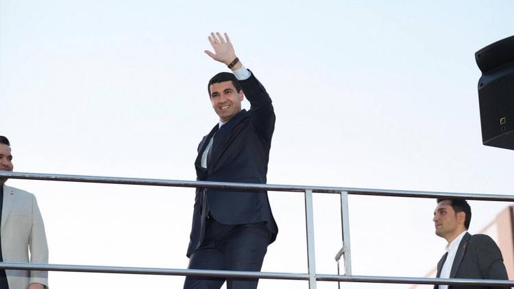 <p><strong><span style="color:rgb(178, 34, 34)">SE&Ccedil;İM MASRAFLARI VE DAİRE R&Uuml;ŞVETLERİ</span></strong></p>

<p>Yolsuzluk ağının sadece Beşiktaş ve Seyhan ile sınırlı olmadığını kaydeden Aktaş, Avcılar Belediye Başkanı Utku Caner &Ccedil;aykara&rsquo;nın se&ccedil;im masraflarının da kendi kardeşlerine &ouml;dettirildiğini iddia etti. Bu kapsamda belediyeye 5,5 milyon TL nakit ve 16 adet ara&ccedil; sağlandığını ifade etti.</p>
