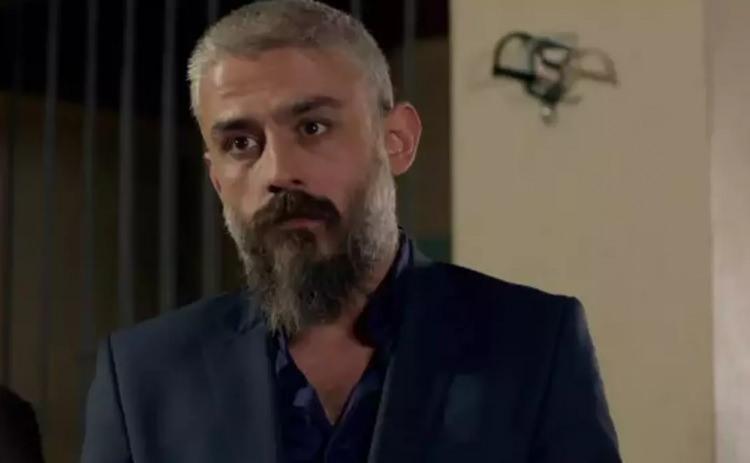 <p><strong>SON PAYLAŞIMI Y&Uuml;REK BURKTU</strong></p>

<p>Erken yaşta &ouml;l&uuml;m&uuml;yle sanat camiasını yasa boğan Arslan'ın &ouml;lmeden &ouml;nce yaptığı son paylaşım y&uuml;rekler burktu.&nbsp;</p>
