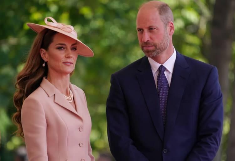 <p>Bu a&ccedil;ıklama, William ve Kate'in skandala doğrudan değindiği ilk sefer olma &ouml;zelliğini taşıyor. Skandalın merkezinde yer alan Prens Andrew (Andrew Mountbatten-Windsor), Epstein ile olan bağlantıları nedeniyle uzun s&uuml;redir inceleme altındaydı.&nbsp;</p>
