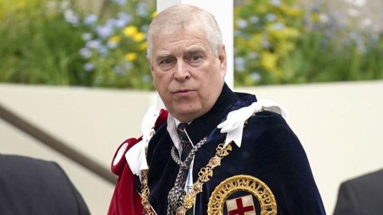 <p><strong>PRENS ANDREW İ&Ccedil;İN &Ccedil;EMBER DARALIYOR</strong></p>

<p>Skandalın merkezindeki isimlerden Andrew Mountbatten-Windsor &uuml;zerindeki baskı, son belgelerin a&ccedil;ıklanmasıyla birlikte dayanılmaz bir boyuta ulaştı.&nbsp;&nbsp;</p>
