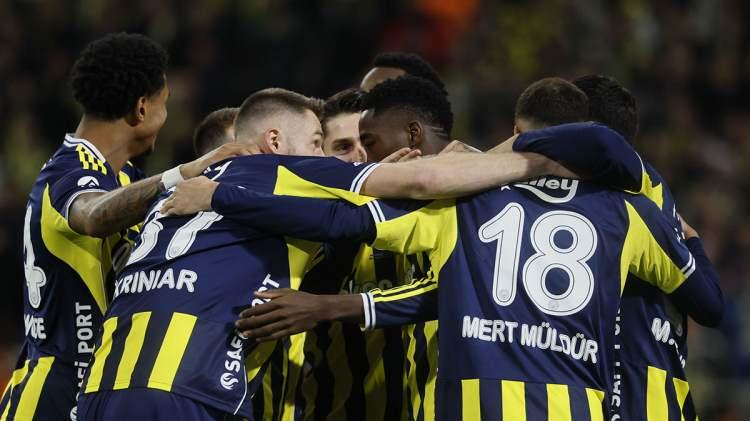 <p>UEFA Avrupa Ligi&rsquo;nde m&uuml;cadele eden Fenerbah&ccedil;e, sezon boyunca elde ettiği sonu&ccedil;ların karşılığında 15 milyon 682 bin Euro&rsquo;luk gelir elde etti.</p>
