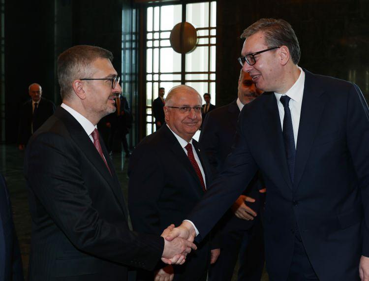 <p><span style="color:rgb(51, 51, 51)">Cumhurbaşkanı Erdoğan, T&uuml;rkiye'ye resmi ziyarette bulunan Sırbistan Cumhurbaşkanı Aleksandar Vucic'i Cumhurbaşkanlığı K&uuml;lliyesi'nde resmi t&ouml;renle karşıladı.</span></p>
