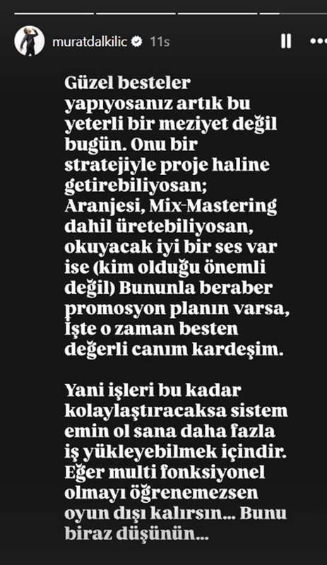 <div>"G&uuml;zel besteler yapıyor olmanız bug&uuml;n artık yeterli bir meziyet değil. Eğer onu bir stratejiyle proje h&acirc;line getirebiliyorsan; aranjesi, mix-mastering aşamaları d&acirc;hil &uuml;retebiliyorsan ve bunu seslendirecek iyi bir ses (kim olduğu &ouml;nemli değil) varsa, bununla birlikte bir de promosyon planın bulunuyorsa işte o zaman besten değerli olur, canım kardeşim. Yani sistem işleri bu kadar kolaylaştırıyorsa, emin ol bu sana daha fazla iş y&uuml;kleyebilmek i&ccedil;indir. Eğer &ccedil;ok fonksiyonlu (multi-fonksiyonel) olmayı &ouml;ğrenemezsen oyun dışı kalırsın&hellip; Bunu biraz d&uuml;ş&uuml;n&uuml;n&hellip;"</div>
