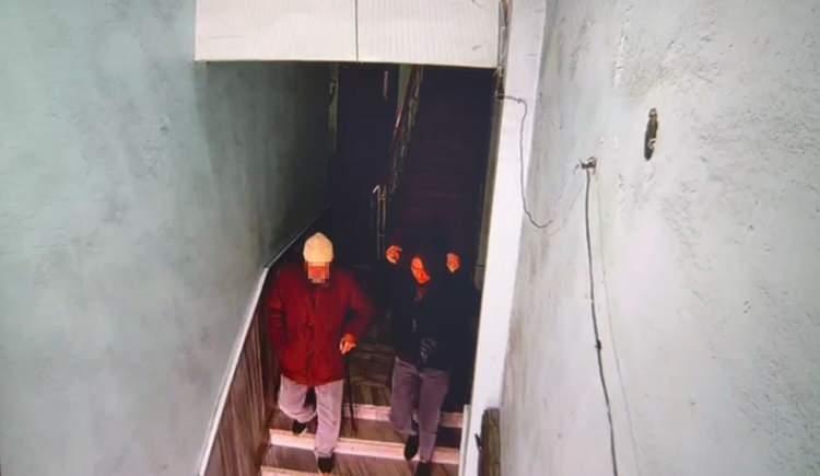 <p>Şişli'de &ccedil;&ouml;p konteynerinde cesedi par&ccedil;alanmış halde bulunan &Ouml;zbekistan uyruklu Durdona Khakımova'nın &ouml;ld&uuml;r&uuml;lmesine ilişkin tutuklanan ve cinayeti işledikleri &Uuml;mraniye'deki evde &Ouml;zbekistan uyruklu Sayyora Ergashaliyeva'yı da &ouml;ld&uuml;rd&uuml;kleri ortaya &ccedil;ıkan &Ouml;zbekistan uyruklu D.A.U.T. ve G.A.K'in emniyetteki işlemleri tamamlandı.</p>

<p>&nbsp;</p>
