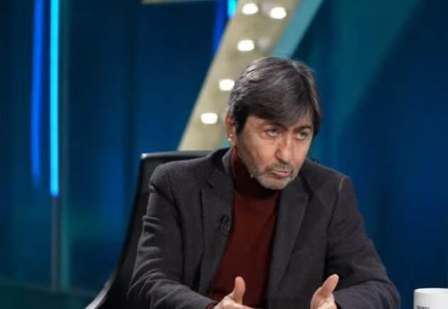 <p><strong>Ben Galatasaray'ın Ey&uuml;pspor ma&ccedil;ında &ccedil;ift santfor oynayacaklarını d&uuml;ş&uuml;n&uuml;yorum.</strong></p>
