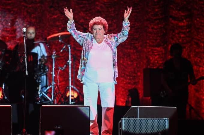 <p><strong>&Uuml;nl&uuml; şarkıcı <span style="color:#FF0000">'Selda Bağcan'ın</span> 15 Eyl&uuml;l 2018 tarihinde İstanbul'da&nbsp; bir beachte d&uuml;zenlenen konserinin ardından ortalık bir anda karıştı.</strong></p>
