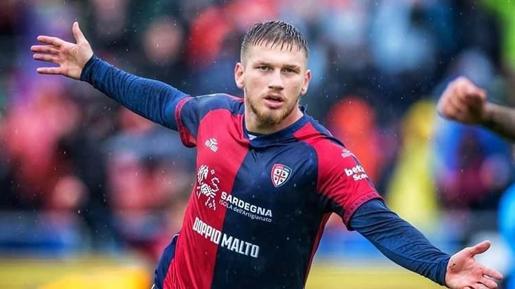 <p>Cagliari formasıyla 4 kez rakip fileleri havalandıran 20 yaşındaki golc&uuml; isim, &ouml;zellikle son d&ouml;nemdeki performansıyla yeteneğini g&ouml;sterdiği ve takımın &ouml;nde gelen oyuncularından biri olmayı başardı.</p>
