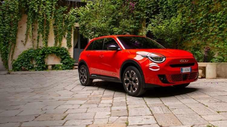 <p>17 Fiat 600 1.2 MHEV Easy (2025) 1.697.900 TL</p>
