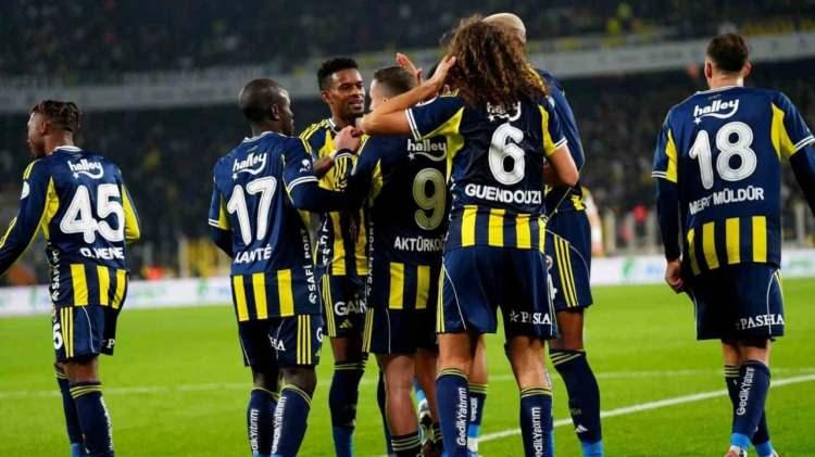 <p>S&uuml;per Lig ve Avrupa'nın b&uuml;y&uuml;k liglerine dair tuttuğu istatistikler ile tanınan FootyStats'ın derlediği tabloda&nbsp;S&uuml;per Lig&rsquo;de yıllık maaş ortalaması ve yıllık maaş &ouml;demelerinin yer aldığı g&ouml;r&uuml;ld&uuml;.</p>
