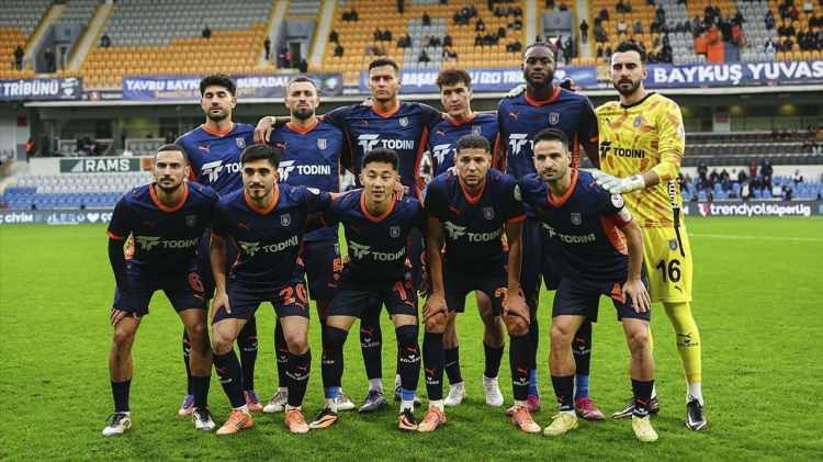 <p>5- Başakşehir<br />
<br />
Toplam maaş &ouml;demesi: 20,900,000 euro<br />
<br />
Ortalama maaş | 803,846 euro<br />
<br />
Futbolcu sayısı: 26</p>
