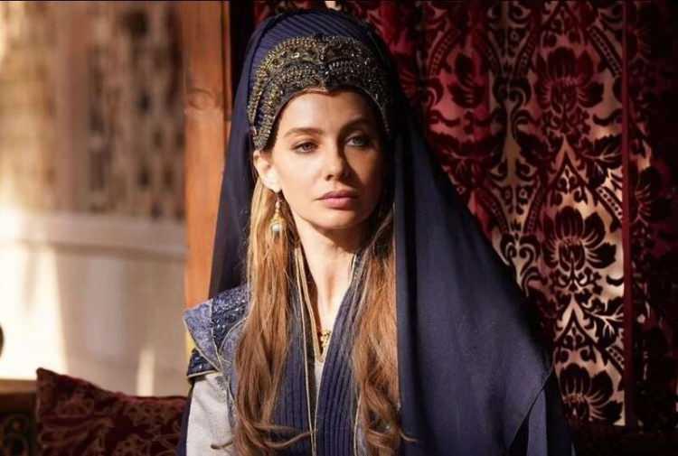 <p><strong>"Vizontele Tuba", "D&uuml;nyanın En G&uuml;zel Kokusu" ve "Sadece Bir Gece" gibi yapımlarla tanınan &uuml;nl&uuml; oyuncu ve eski manken Tuba &Uuml;nsal, son d&ouml;nemlerde kariyerinde yeni bir sayfa a&ccedil;tı.&nbsp;&nbsp;</strong></p>
