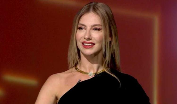 <p><strong>Sakin bir hayat se&ccedil;en &Uuml;nsal, bu kez kariyeriyle değil sosyal medya hesabından yaptığı bir paylaşımla g&uuml;ndeme geldi.</strong></p>
