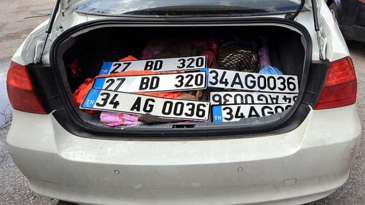 <p><span style="color:#B22222"><strong>SAHTE PLAKAYA, PLAKAYI GİZLEYENE 280 BİN TL CEZA</strong></span></p>

<p>&nbsp;</p>
