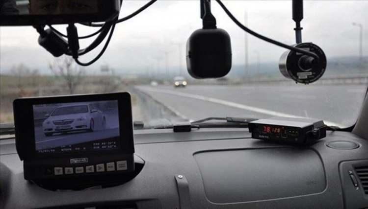 <p><span style="color:#B22222"><strong>HIZ SINIRI CEZALARI ŞU ŞEKİLDE OLACAK:</strong></span></p>

<p>6-10 kilometre/saat aşanlara 2 bin lira,</p>

<p>11-15 kilometre/saat aşanlara 4 bin lira,</p>

<p>16-20 kilometre/saat aşanlara 6 bin lira,</p>
