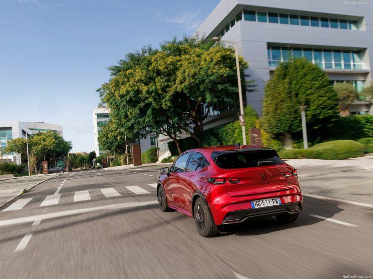 <p>İzmir'de d&uuml;zenlenen tanıtım toplantısında konuşan MAİS AŞ Y&ouml;netim Kurulu Başkanı ve Genel M&uuml;d&uuml;r&uuml; Bahaettin Tatoğlu, Clio'nun yalnızca bir otomobil değil, T&uuml;rkiye'de nesiller boyunca milyonlarca kullanıcının "yol arkadaşı" olduğunu belirtti.</p>

<p>&nbsp;</p>
