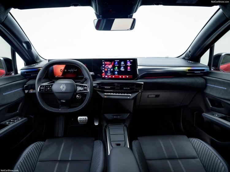 <p>Markanın "duygusal teknoloji" tasarım dilini yansıtan yeni model, boyutlarındaki artışla dikkati &ccedil;ekiyor. Uzunluğu 66 milimetre artarak 4,12 metreye ulaşan Clio'da, genişlik 1,77 metre, aks mesafesi ise 2 bin 591 milimetre olarak &ouml;l&ccedil;&uuml;l&uuml;yor.</p>

<p>&nbsp;</p>
