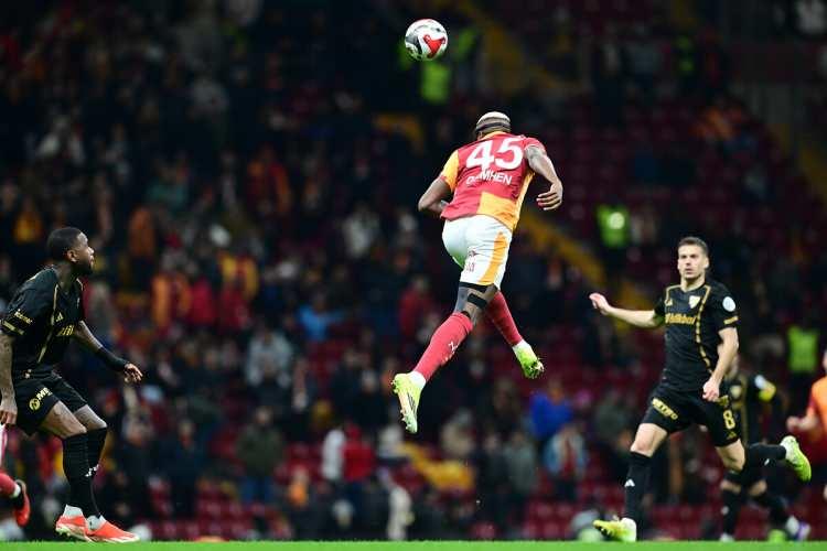 <p>Galatasaray y&ouml;netimi, Osimhen i&ccedil;in y&uuml;ksek bonservis talep etmeye hazırlanıyor.</p>
