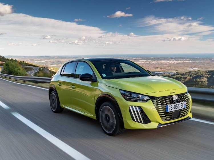 <p>Yeni liste fiyatlarına ve kampanyalara g&ouml;re T&uuml;rkiye&rsquo;de satılan en ucuz otomobillerin listesi de belli oldu.&nbsp;</p>
