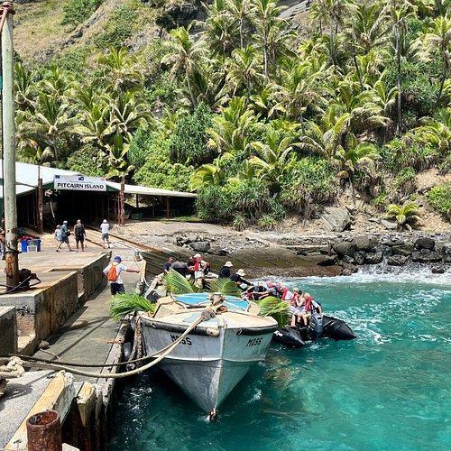 <p>D&ouml;rt volkanik adadan oluşan bu İngiliz Denizaşırı Toprağı'nda yalnızca Pitcairn Adası yerleşime a&ccedil;ık.</p>

<p>N&uuml;fus yaklaşık 50 kişi. Ada halkı, HMS Bounty isyancılarının torunları olarak biliniyor.</p>

<p>Yeni Zelanda'dan y&uuml;k gemileriyle ulaşım sağlanıyor.</p>

<p>&nbsp;</p>
