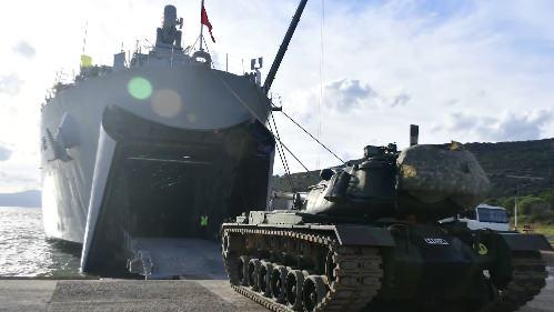 T&uuml;rk ordusu &uuml;lkeye tankları da indirince şoke oldular! 'Bug&uuml;n bunu yapan yarın...'