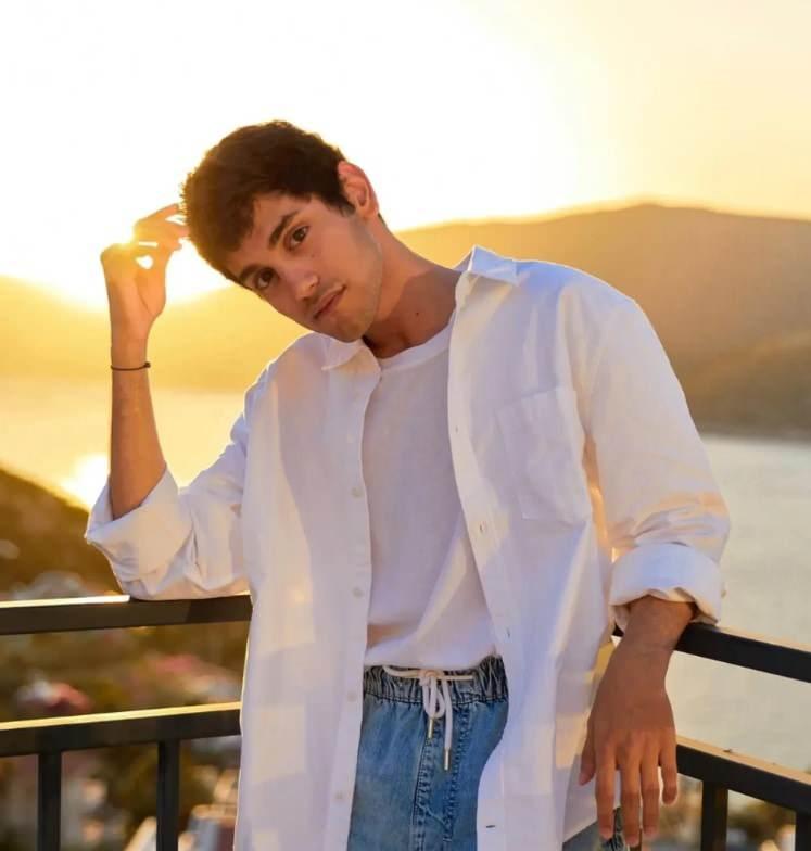 <p><strong>Sosyal medyada kısa s&uuml;rede yapılan duyuruya sanat camiası ve ıyuncununsevenleri kayıtsız kalmadı.</strong></p>
