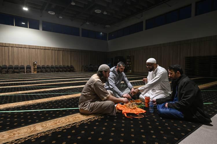 <p><strong>BALIKESİR İMSAK VAKTİ</strong></p>

<p>Balıkesir sahur saati: 06:26</p>

<p>Balıkesir iftar saati: 18:56</p>

<p>Balıkesir teravih saati: 20:13</p>
