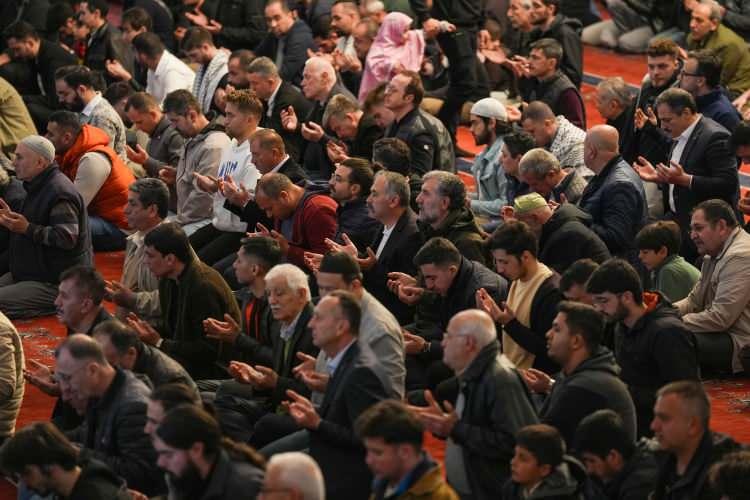 <p><strong>SAKARYA İMSAK VAKTİ</strong></p>

<p>Sakarya sahur saati: 06:16</p>

<p>Sakarya iftar saati: 18:44</p>

<p>Sakarya teravih saati: 20:03</p>
