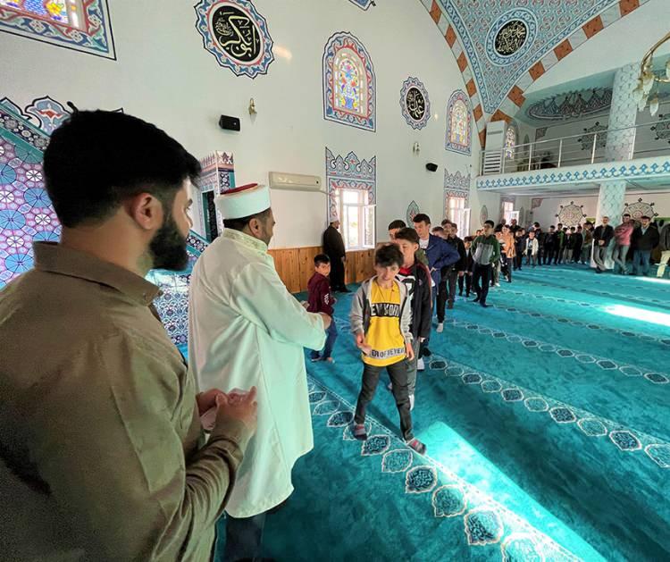 <p><strong>ZONGULDAK İMSAK VAKTİ</strong></p>

<p>Zonguldak sahur saati: 06:10</p>

<p>Zonguldak iftar saati: 18:38</p>

<p>Zonguldak teravih saati: 19:58</p>
