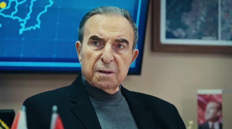 <p>Katıldığı bir programda g&uuml;ncel dizi sekt&ouml;r&uuml;ne dair yorum yapan Ergin, &ouml;zellikle son d&ouml;nemde izlenme rekorları kıran<strong> mafya temalı yapımlara g&ouml;nderme yaptı.</strong></p>
