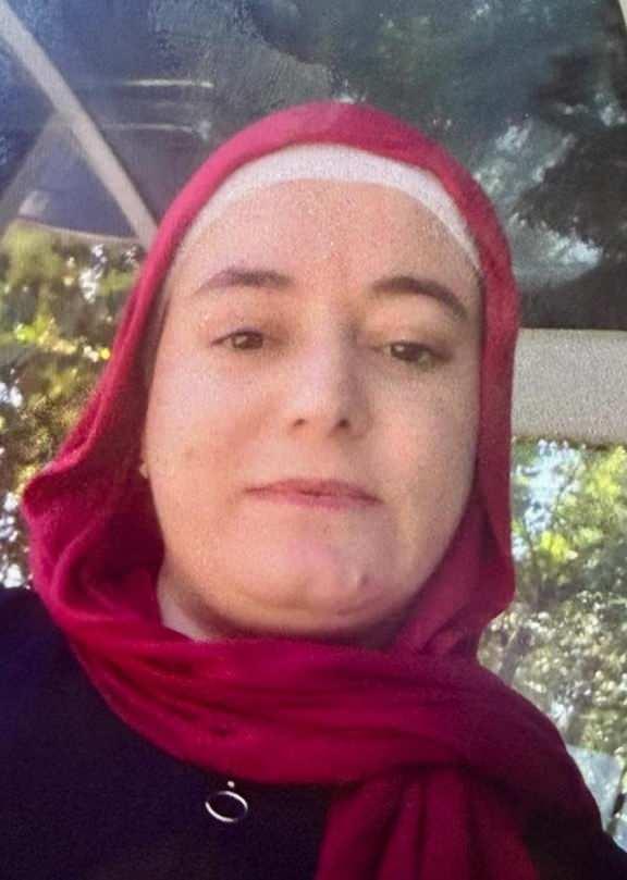 <p><span style="color:rgb(165, 42, 42)"><strong>TARTIŞMA SIRASINDA BI&Ccedil;AKLADI&nbsp;</strong></span></p>

<p>&nbsp;</p>

<p>Yaşları 12'den k&uuml;&ccedil;&uuml;k olan 3 &ccedil;ocuğun da evde bulunduğu sırada&nbsp; Gıyasettin Şağbang&uuml;l Filiz Şağbang&uuml;l'&uuml; bı&ccedil;akladı.</p>
