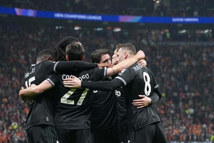 <p>La Repubblica: Juventus İstanbul'da on kişi kalarak &ccedil;&ouml;kt&uuml;, Galatasaray ise sahayı 5-2'lik skorla domine etti.</p>
