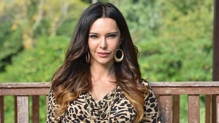 <p>Bir başka yorum da Hande Ataizi'den geldi. Ataizi, Beren Saat'in şarkısını dinlediğini ama beğenmediğini şu s&ouml;zlerle dile getirdi:</p>

<p>"Bana uymadı, daha profesyonel olabilirdi, biraz amat&ouml;r olmuş"</p>
