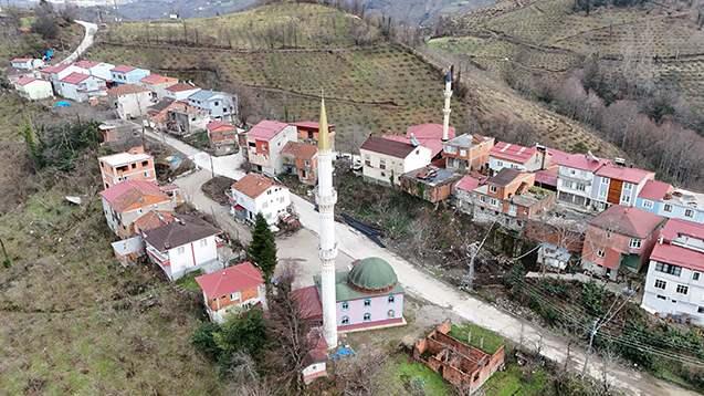 <p>Şentepe Mahalle Muhtarı Engin Arslan, gazetecilere, buranın bir tarafının Samsun'un Terme, diğer tarafının Ordu'nun İkizce il&ccedil;esine bağlı olduğunu s&ouml;yledi.&nbsp;</p>
