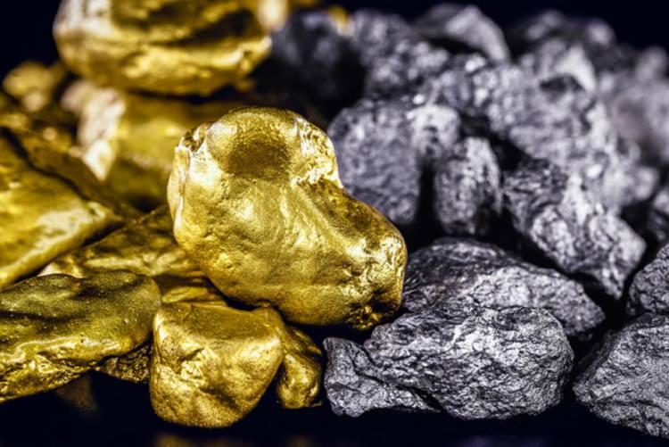 <p>Ons g&uuml;m&uuml;ş, d&uuml;nk&uuml; 73,5 dolarlık kapanışın ardından bug&uuml;n y&uuml;zde 4,6 artarak 76,6 dolara kadar y&uuml;kseldi.<br />
<br />
Jeopolitik gelişmeler, değerli metallerde alım iştahını destekledi.</p>
