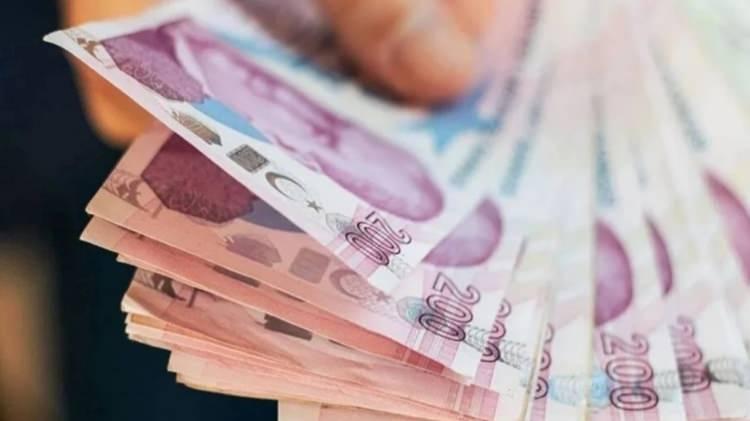 <p><strong>KİM NE KADAR KATKI YAPACAK?</strong><br />
&nbsp;</p>

<p>TES&rsquo;te &ccedil;alışanın br&uuml;t maaşından y&uuml;zde 3 kesinti yapılacak. İşveren de y&uuml;zde 3 oranında katkı sağlayacak. Devlet ise toplam katkı &uuml;zerinden y&uuml;zde 30 destek verecek.<br />
&nbsp;</p>

<p>BES&rsquo;te işveren katkısı bulunmazken, TES&rsquo;te işverenin de sisteme dahil edilmesi en &ouml;nemli farklardan biri.<br />
&nbsp;</p>

<p>Fonların ise daha merkezi bir yapıda ve devlet denetimi altında işletilmesi planlanıyor.</p>
