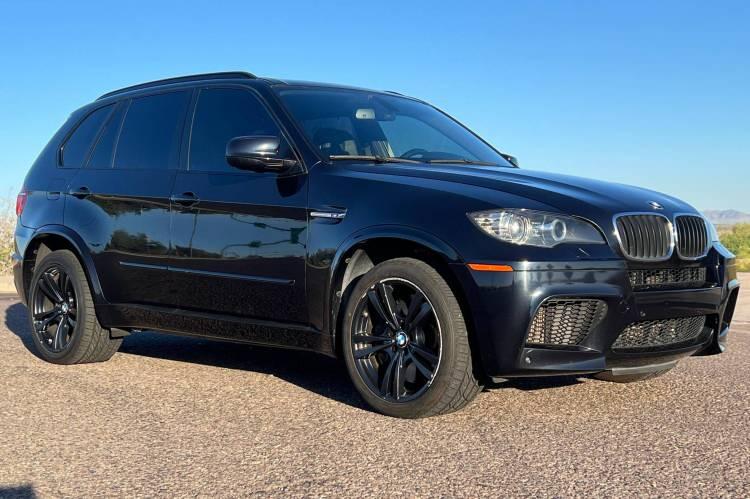 <p>Bu model 15 geri &ccedil;ağırma ve y&uuml;zlerce şikayetle karşı karşıya kaldı. Hatta Car Complaints'in bildirdiğine g&ouml;re, diğer t&uuml;m X5 modellerinden daha fazla şikayete sahip. Ara&ccedil; sahipleri ara&ccedil;larını &ccedil;alıştırırken, durdururken veya hızlandırırken benzin kokusu algılayabilirler.</p>

<p>&nbsp;</p>

<p>&nbsp;</p>
