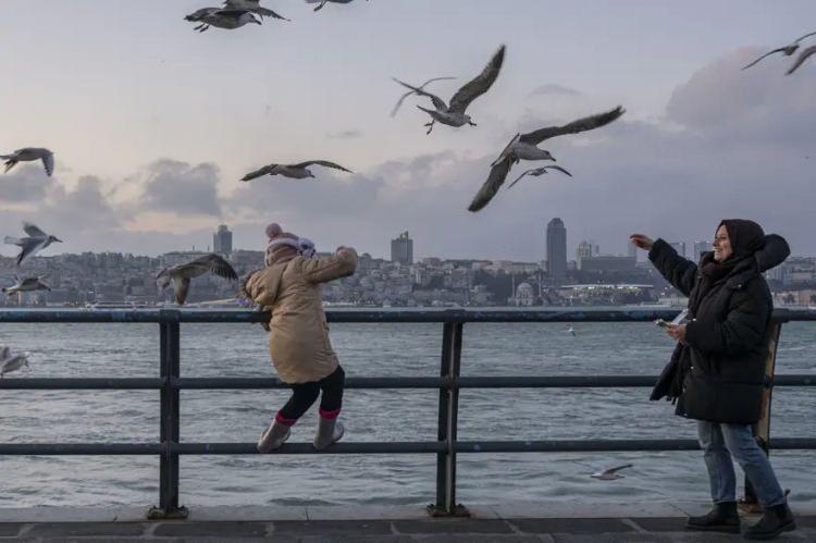 <p><strong>İSTANBUL BOĞAZI'NA YAKIŞMAYAN G&Ouml;R&Uuml;NT&Uuml;: DENİZ KİRLİLİĞİYLE ANİDEN ORTAYA &Ccedil;IKTILAR</strong></p>
