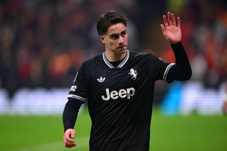 <p>Eurosport İtalya: "T&uuml;rk takımının 1-0 &ouml;ne ge&ccedil;tiği pozisyonda topu kaybetti. En iyi formunda değil ve bu da belli oluyor. Saldırılardan vazge&ccedil;iyor, hızı ve parlaklığı yetersiz. K&ouml;t&uuml;."</p>
