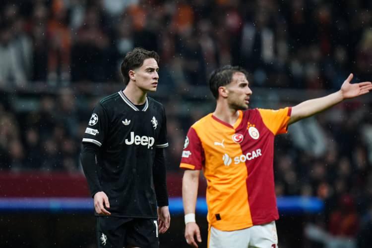 <p>Corriere dello Sport: "Yıldız hayal kırıklığı yarattı. Topu kaybetti ve Gabriel Sara gol attı. İstanbul'a d&ouml;n&uuml;ş&uuml; tarihe ge&ccedil;meyecek."</p>
