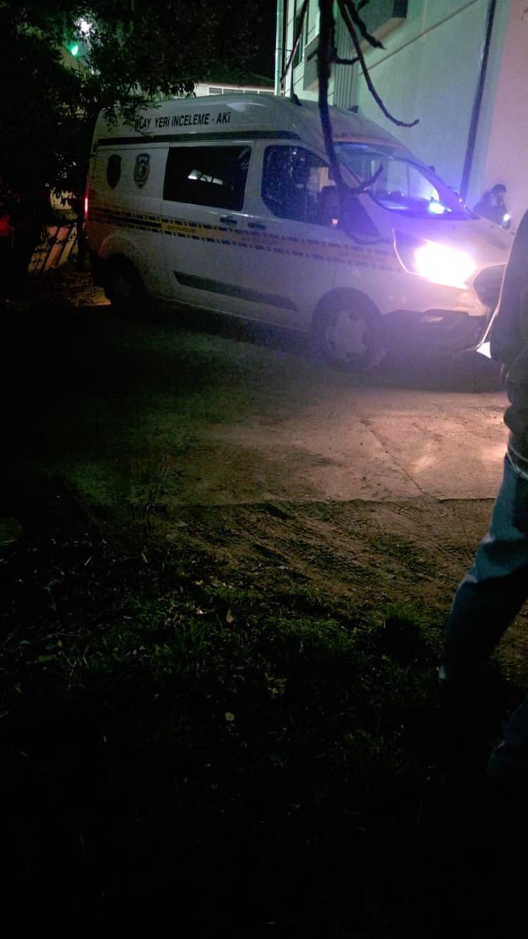 Komşuların ihbarı ortaya &ccedil;ıkarmıştı: Evi temizlenen adam, &ccedil;atıdan d&uuml;şerek &ouml;ld&uuml;