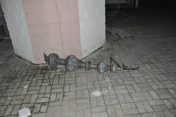 <p>İmam Demir,<strong> "Verilmiş sadakamız varmış, Allah bizi korudu."</strong> dedi.</p>
