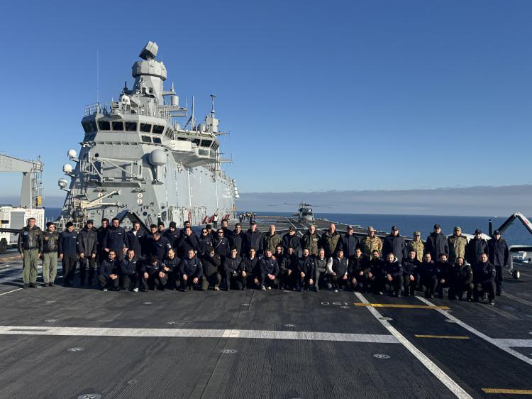 <p>ABD tarafı Predator&rsquo;&uuml; hangardan &ccedil;ıkarmak istemedi. &Ccedil;inliler ise İHA&rsquo;larına taksi yaptırıp pist başına getirdi. Ancak kum fırtınası nedeniyle onlar da kalkış yapamayacaklarını belirtip geri &ccedil;ekildi.</p>
