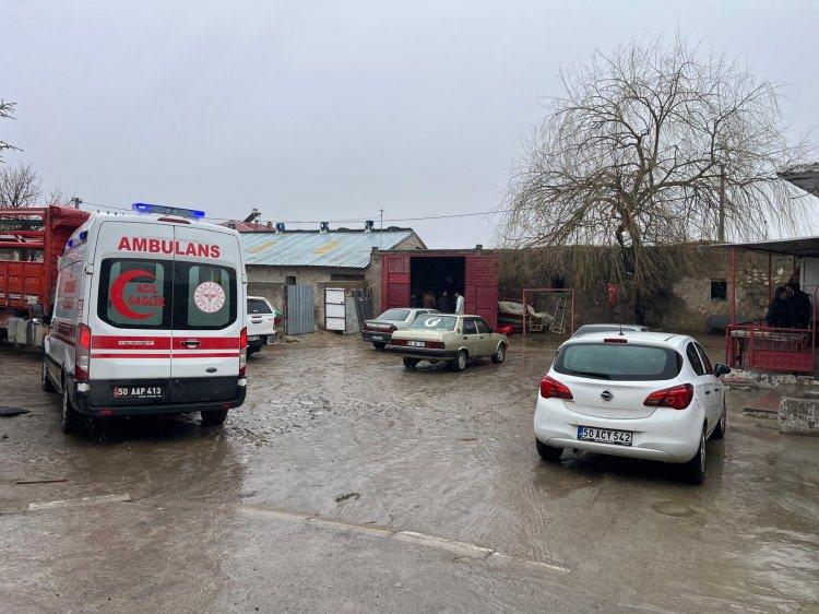 <p>Kesin &ouml;l&uuml;m nedenlerinin tespiti i&ccedil;in morga g&ouml;t&uuml;r&uuml;len cenazeler, otopsi işlemlerinin ardından aileleri tarafından teslim alınıp Karaca&ouml;ren k&ouml;y&uuml;ne getirildi.</p>
