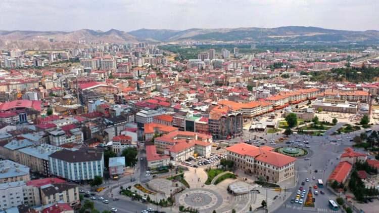 <p><span style="color:#B22222"><strong>SİVAS:</strong></span></p>

<p><strong>Binde -8,84</strong></p>
