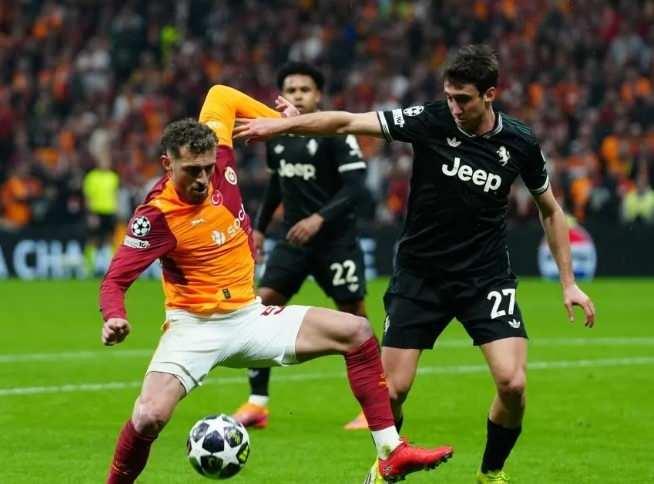 <p><strong>11'e 11 iken de Galatasaray topu &ccedil;ok &ccedil;abuk kazandı.</strong></p>
