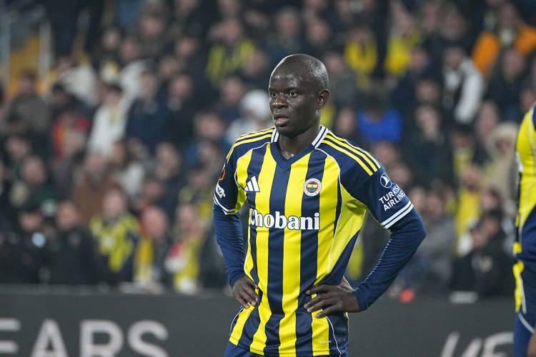 <p>Yorumcu Rıdvan Dilmen, yeni transfer N'Golo Kante &uuml;zerinden y&ouml;netimin transfer politikasına ve Tedesco'nun saha i&ccedil;erisindeki tercihine sert eleştiri getirdi.</p>
